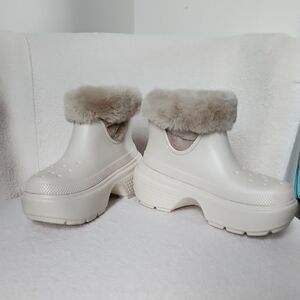 CROCS Cream Winter Boots with Fur Trim